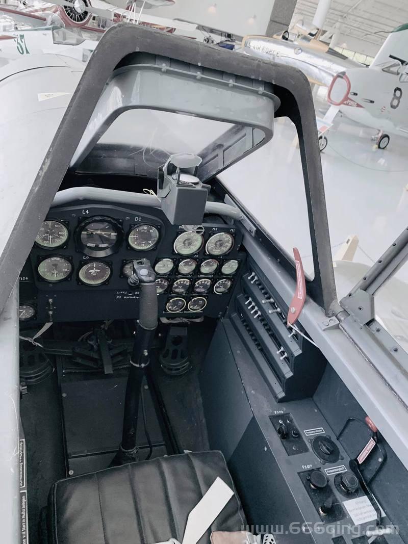 战机世界中的Me262:掌握重型战斗机的技巧