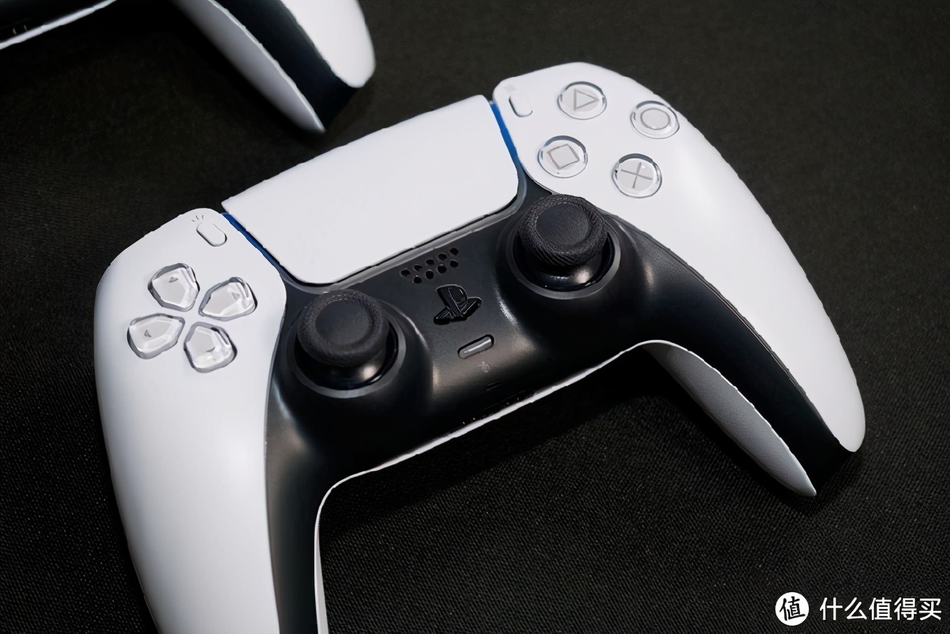 玩ps4比较合适的屏_PlayStation 5硬件参数_DualSense手柄体验反馈
