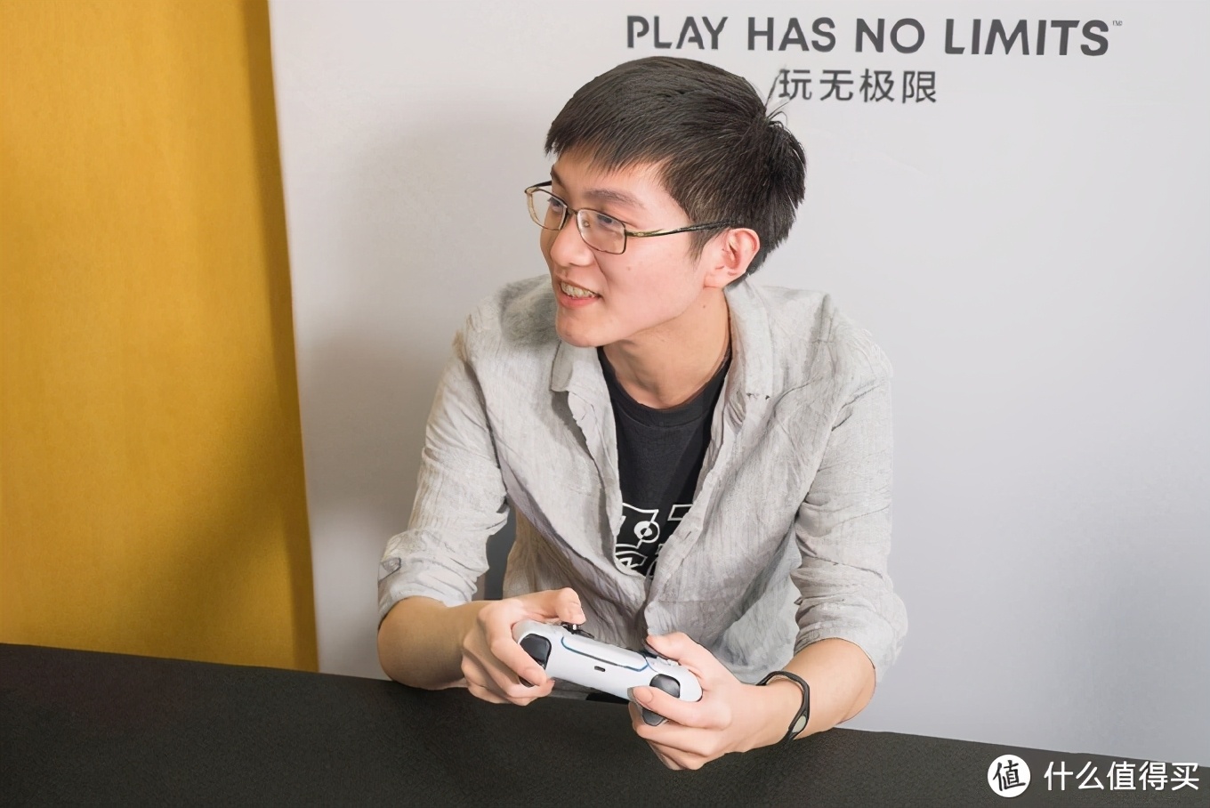DualSense手柄体验反馈_玩ps4比较合适的屏_PlayStation 5硬件参数