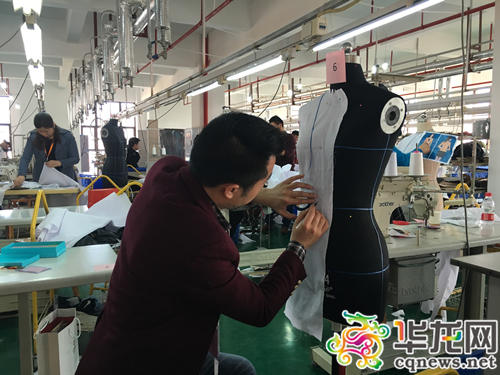 服装电脑打版机多少钱_重庆服装制版师大赛_服装行业大数据定制
