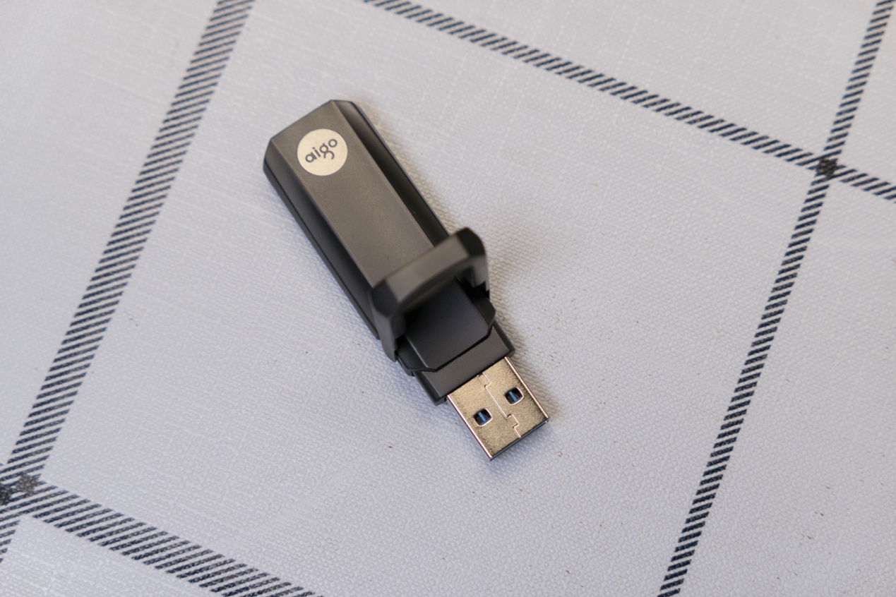 u盘里的游戏能储存吗_爱国者固态U盘_固态U盘优点缺点