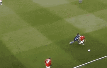 头球最佳位置_头球基础技术动作_少年足球技术与训练完全图解