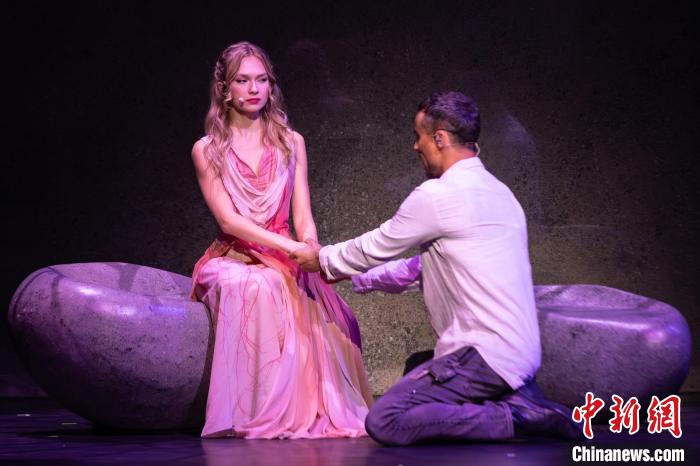 维克多雨果音乐剧改编_巴黎圣母院音乐剧1998_法语原版音乐剧巴黎圣母院