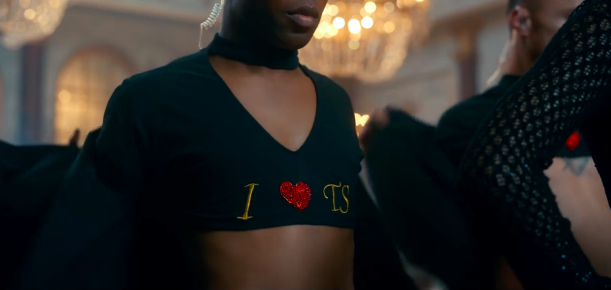 泰勒斯威夫特mv有什么特点_霉霉MV彩蛋详解_霉霉Look What You Made Me DoMV解析