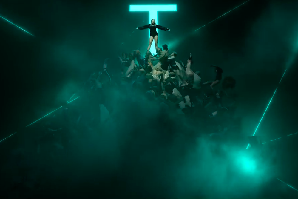 泰勒斯威夫特mv有什么特点_霉霉MV彩蛋详解_霉霉Look What You Made Me DoMV解析