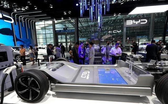 养车成本对比_养车费用计算器网络版_纯电动车与油车8年花费差异