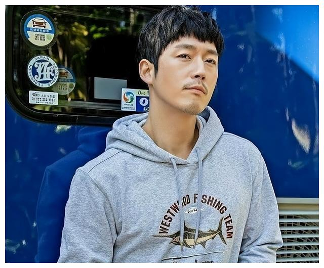 韩国比较有名的男模特_韩国历史上最帅的演员名单_韩国最帅男演员排名