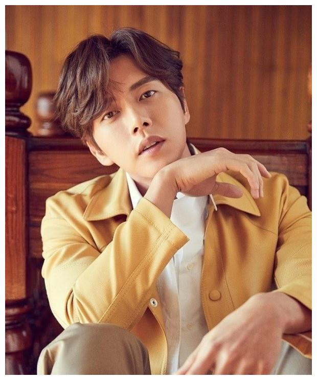 韩国比较有名的男模特_韩国历史上最帅的演员名单_韩国最帅男演员排名