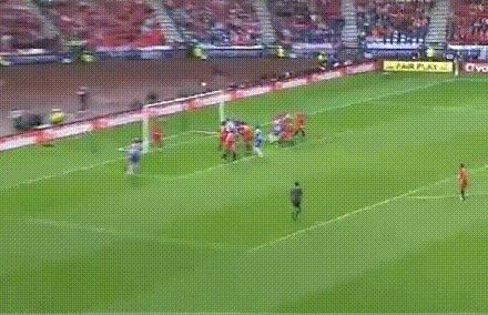 守门员参与进攻数据分析_守门员进攻技巧_门将有必要买防撞服吗