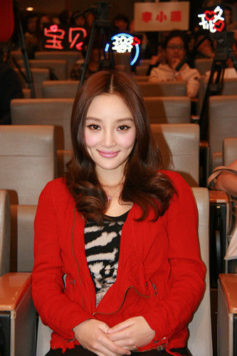 李小璐红衣甜美