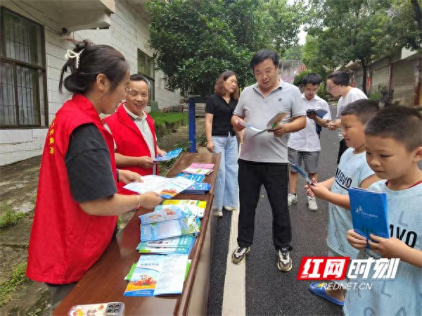 东安县花桥镇反电诈专项行动_反电诈进行时资源_花桥镇反诈宣传入户走访