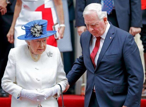 英国女王蜥蜴人，为何说英国皇室全是蜥蜴人（12年前搂着英女王触犯王室禁忌）