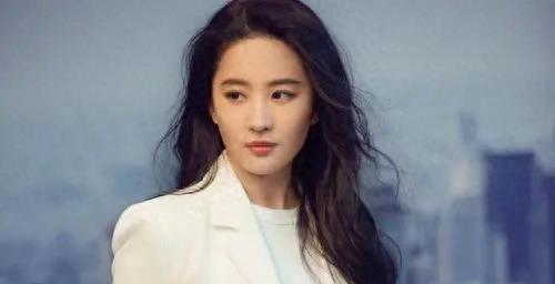 刘亦菲身材变化_女明星年龄变化_中国女明星变成巨人