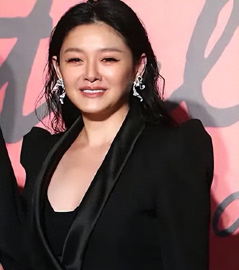 女明星年龄变化_中国女明星变成巨人_刘亦菲身材变化