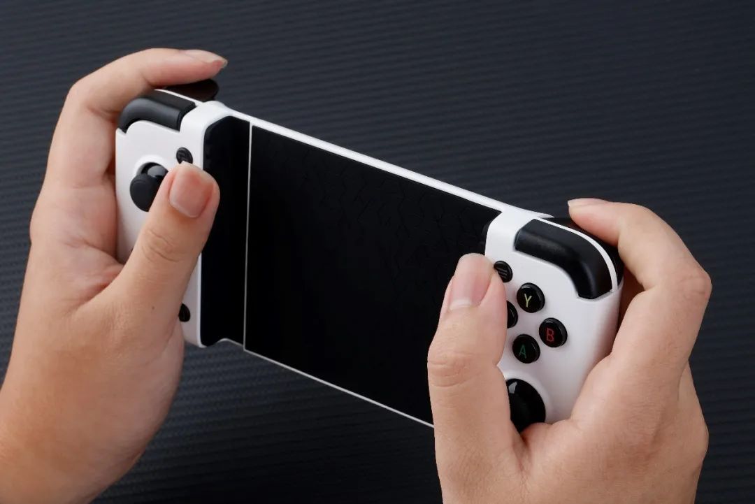 球球大作战用手柄玩_X2 Pro-Xbox定制版手柄评测_盖世小鸡X2 Pro手柄