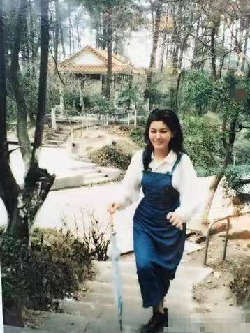 吴亦凡一审宣判_吴亦凡出道前过马路视频_吴亦凡塌房原因