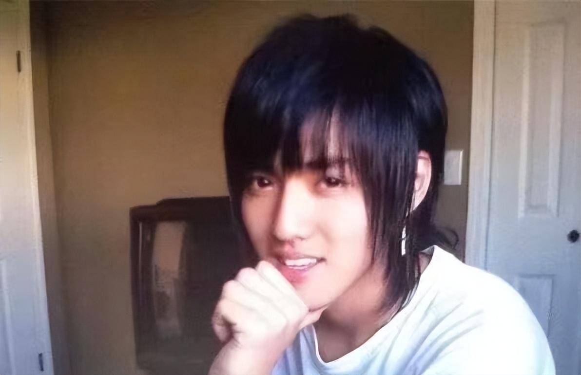 吴亦凡出道前过马路视频_吴亦凡塌房原因_吴亦凡一审宣判