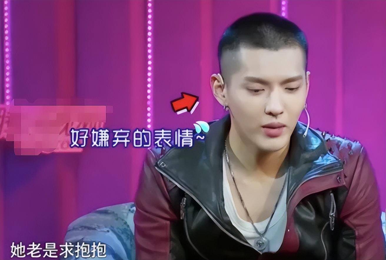 吴亦凡一审宣判_吴亦凡塌房原因_吴亦凡出道前过马路视频