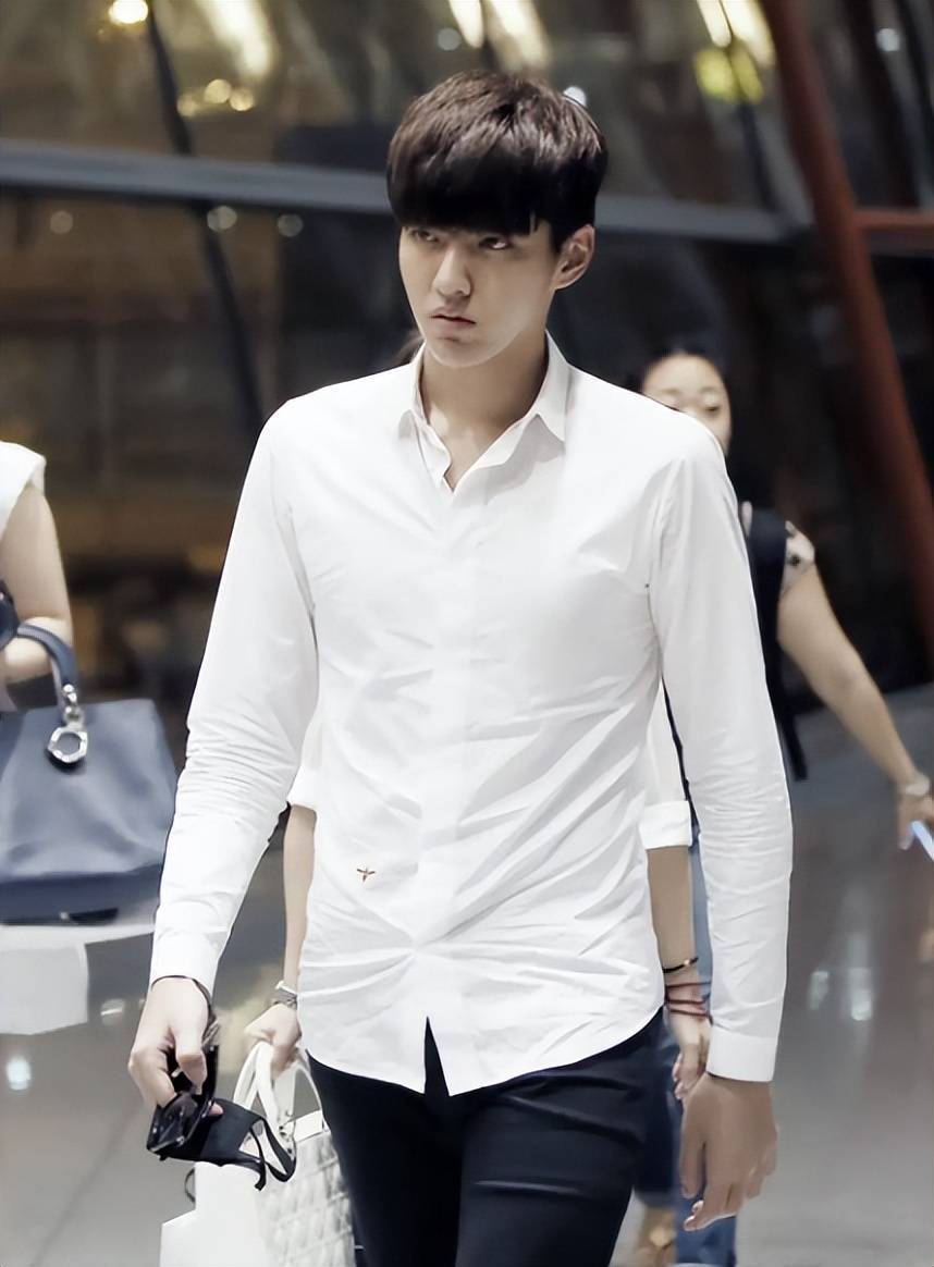 吴亦凡出道前过马路视频_吴亦凡强奸案_吴亦凡聚众淫乱案