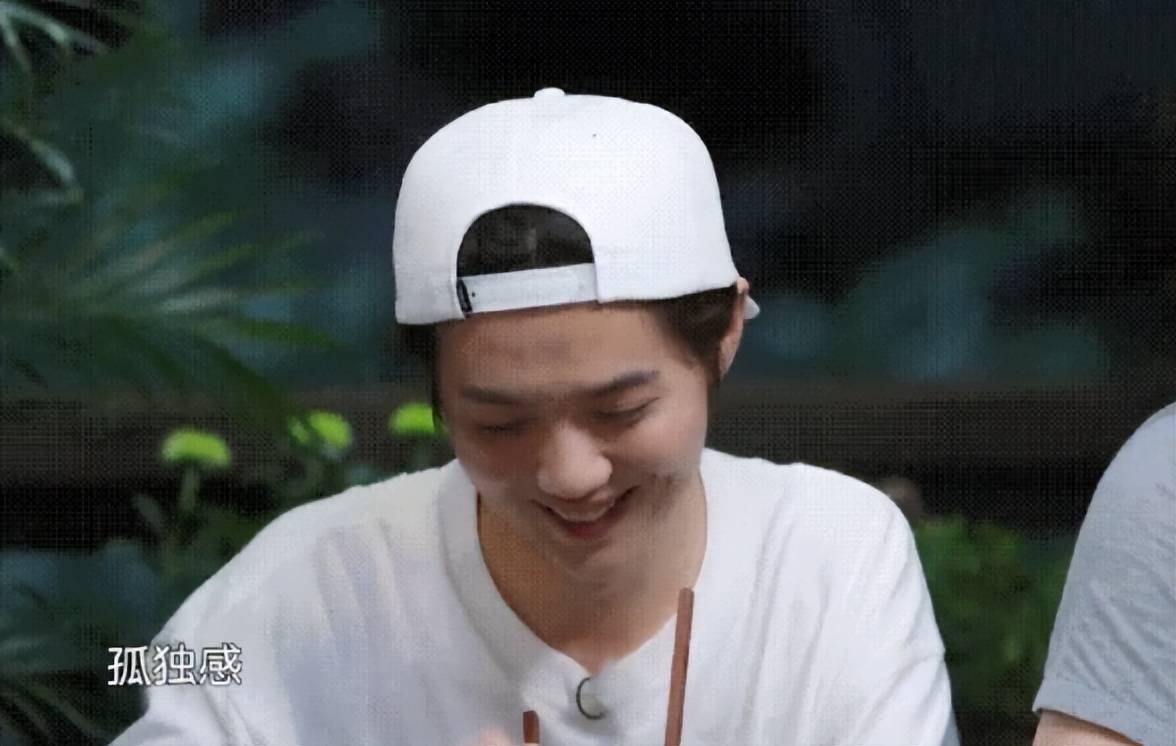 吴亦凡出道前过马路视频_吴亦凡聚众淫乱案_吴亦凡强奸案