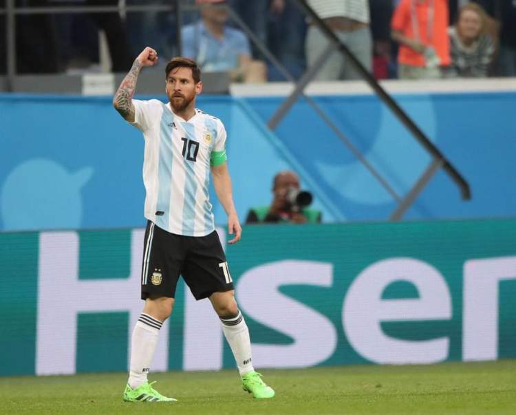 梅西蒙牛广告语世界杯_梅西广告图片天生要强_阿根廷梅西晋级世界杯