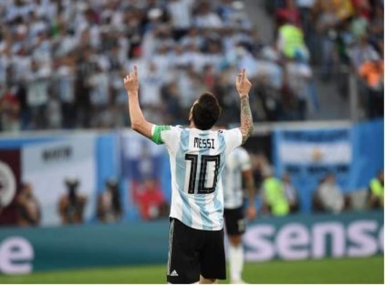 梅西广告图片天生要强_阿根廷梅西晋级世界杯_梅西蒙牛广告语世界杯