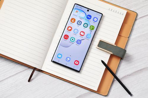 在手机里怎么设置三指截屏_荣耀手机指关节截屏_华为指关节截屏