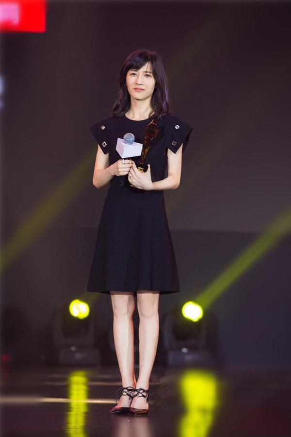 papi酱商业模式的困境_papi酱罗振宇退出投资_网红papi酱首单广告拍出2200万