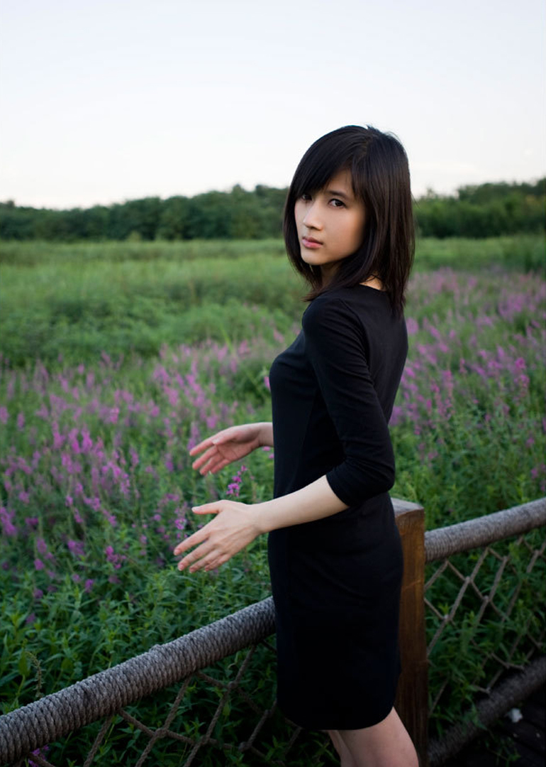 papi酱罗振宇退出投资_网红papi酱首单广告拍出2200万_papi酱商业模式的困境