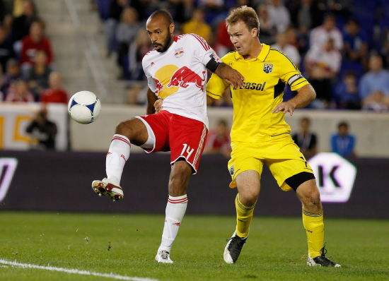 原地停球正确肢势_停球技术要领_足球就用脚接好反弹球而言