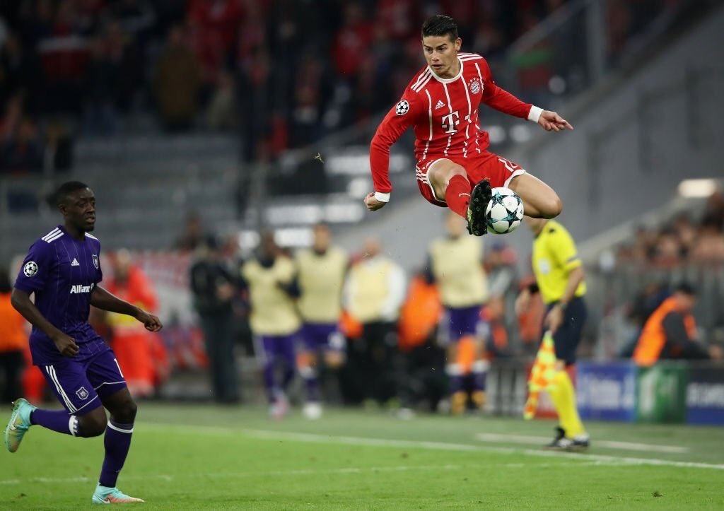 足球就用脚接好反弹球而言_原地停球正确肢势_停球技术要领