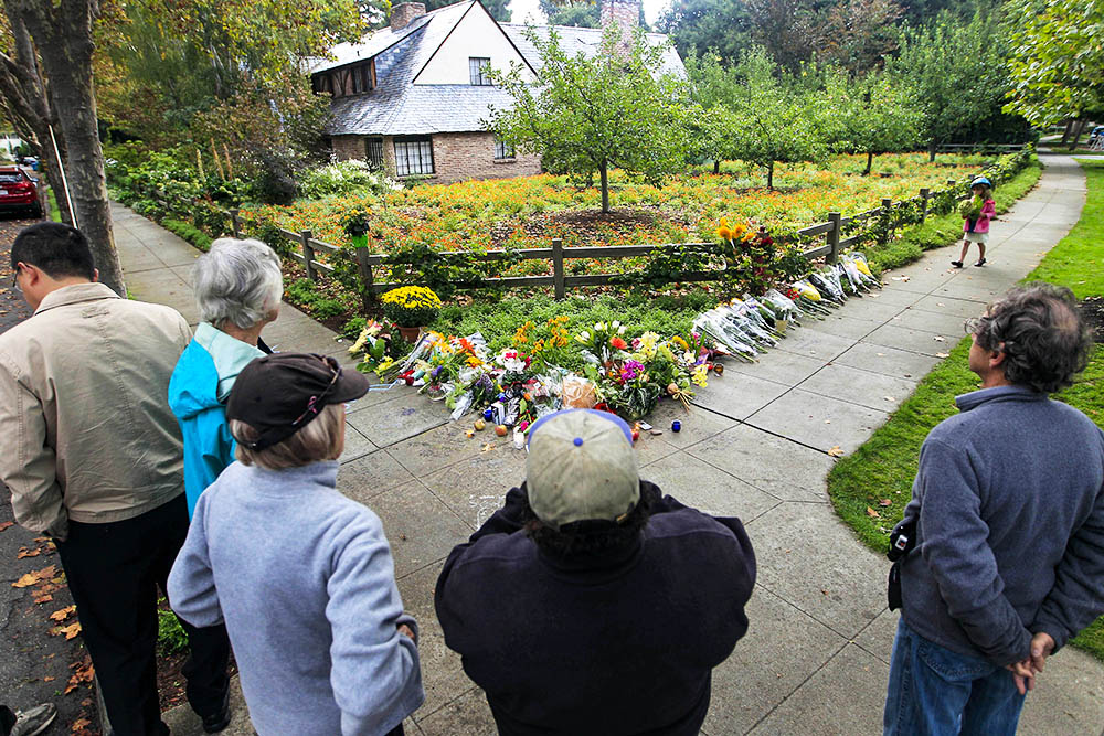 乔布斯图片掌握了个人电脑的趋势_乔布斯早期创业历程_史蒂夫·乔布斯生平照片