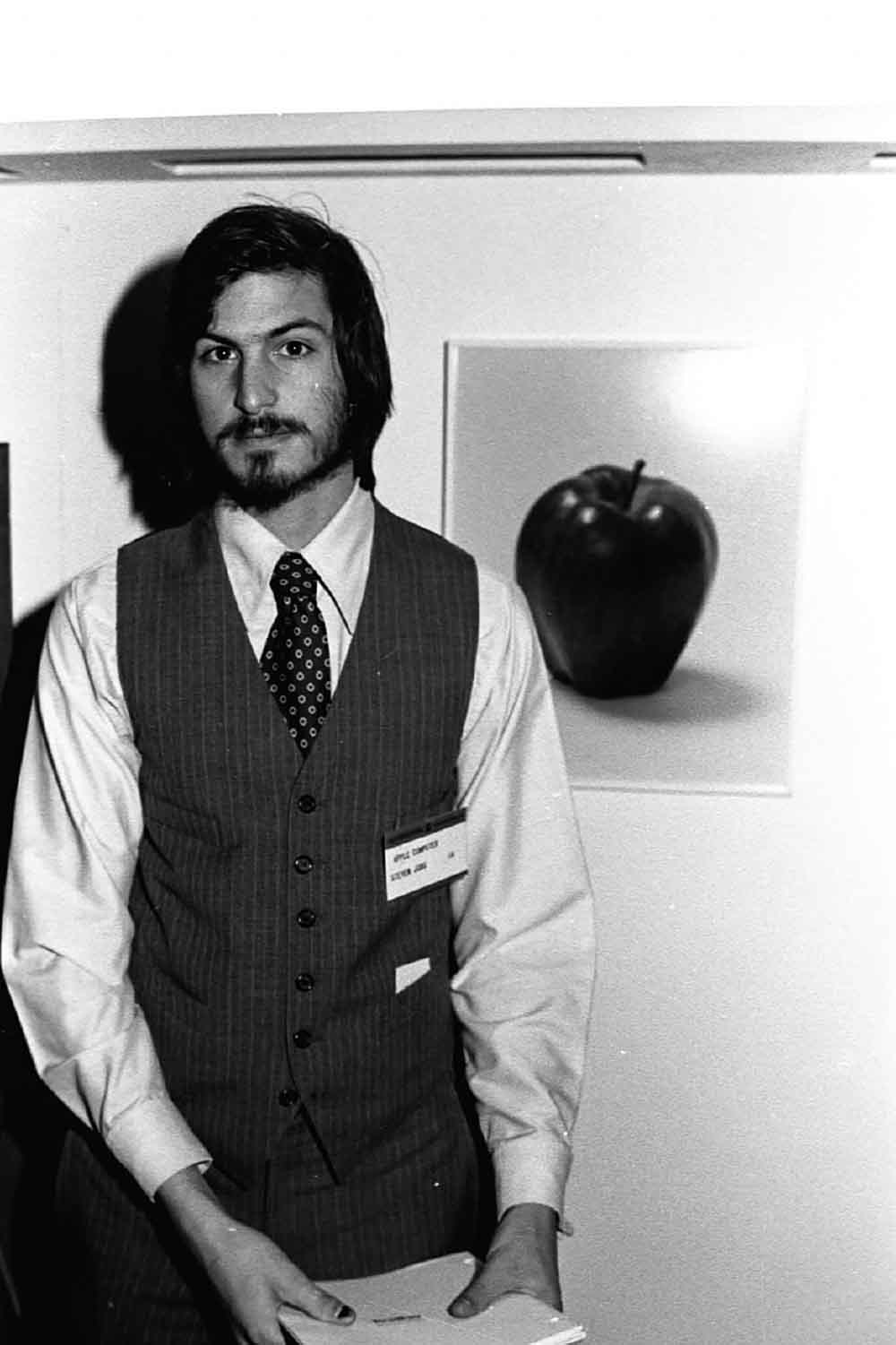 乔布斯图片掌握了个人电脑的趋势_史蒂夫·乔布斯生平照片_乔布斯早期创业历程