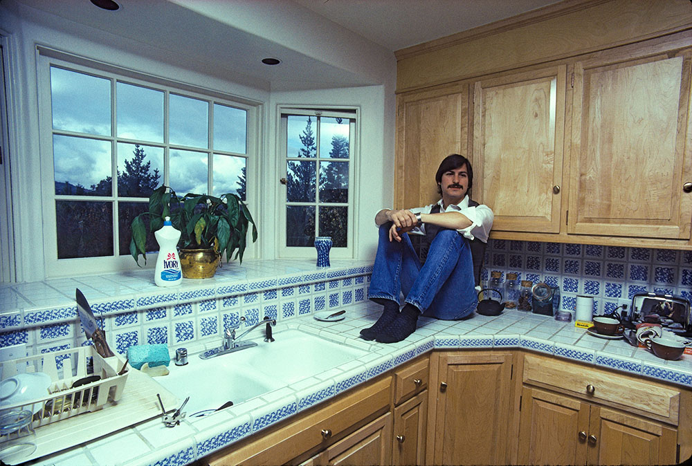 乔布斯早期创业历程_史蒂夫·乔布斯生平照片_乔布斯图片掌握了个人电脑的趋势