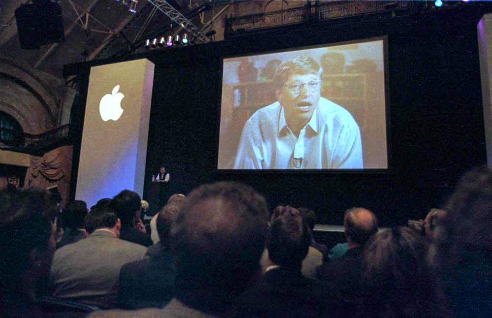 乔布斯图片掌握了个人电脑的趋势_史蒂夫·乔布斯生平照片_乔布斯早期创业历程