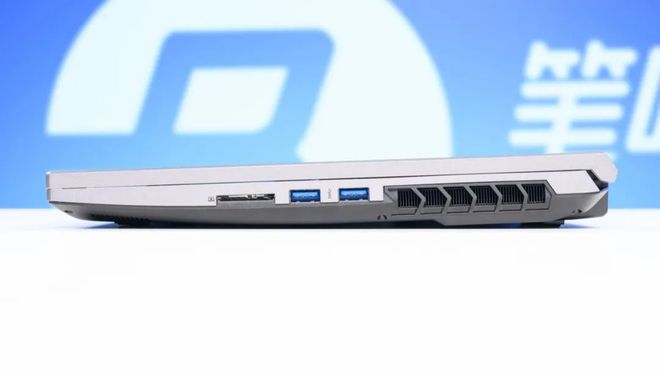 机械革命极光15评测_买游戏本 不要台式_大学生游戏本推荐