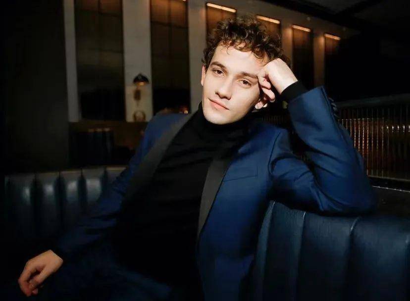 新版绯闻女孩剧情设定_绯闻女孩william是谁_社交媒体影响年轻群体