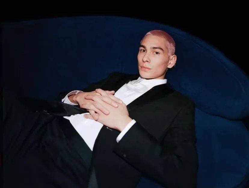 新版绯闻女孩剧情设定_绯闻女孩william是谁_社交媒体影响年轻群体