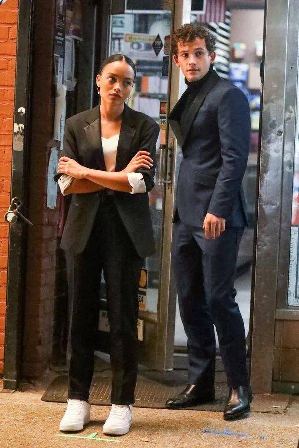 新版绯闻女孩剧情设定_绯闻女孩william是谁_社交媒体影响年轻群体