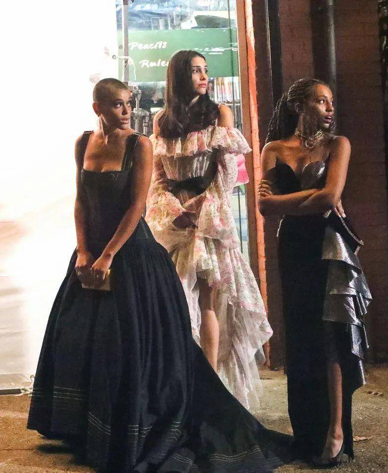 新版绯闻女孩剧情设定_绯闻女孩william是谁_社交媒体影响年轻群体