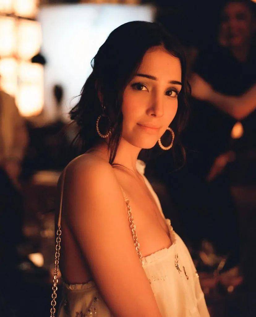 新版绯闻女孩剧情设定_绯闻女孩william是谁_社交媒体影响年轻群体