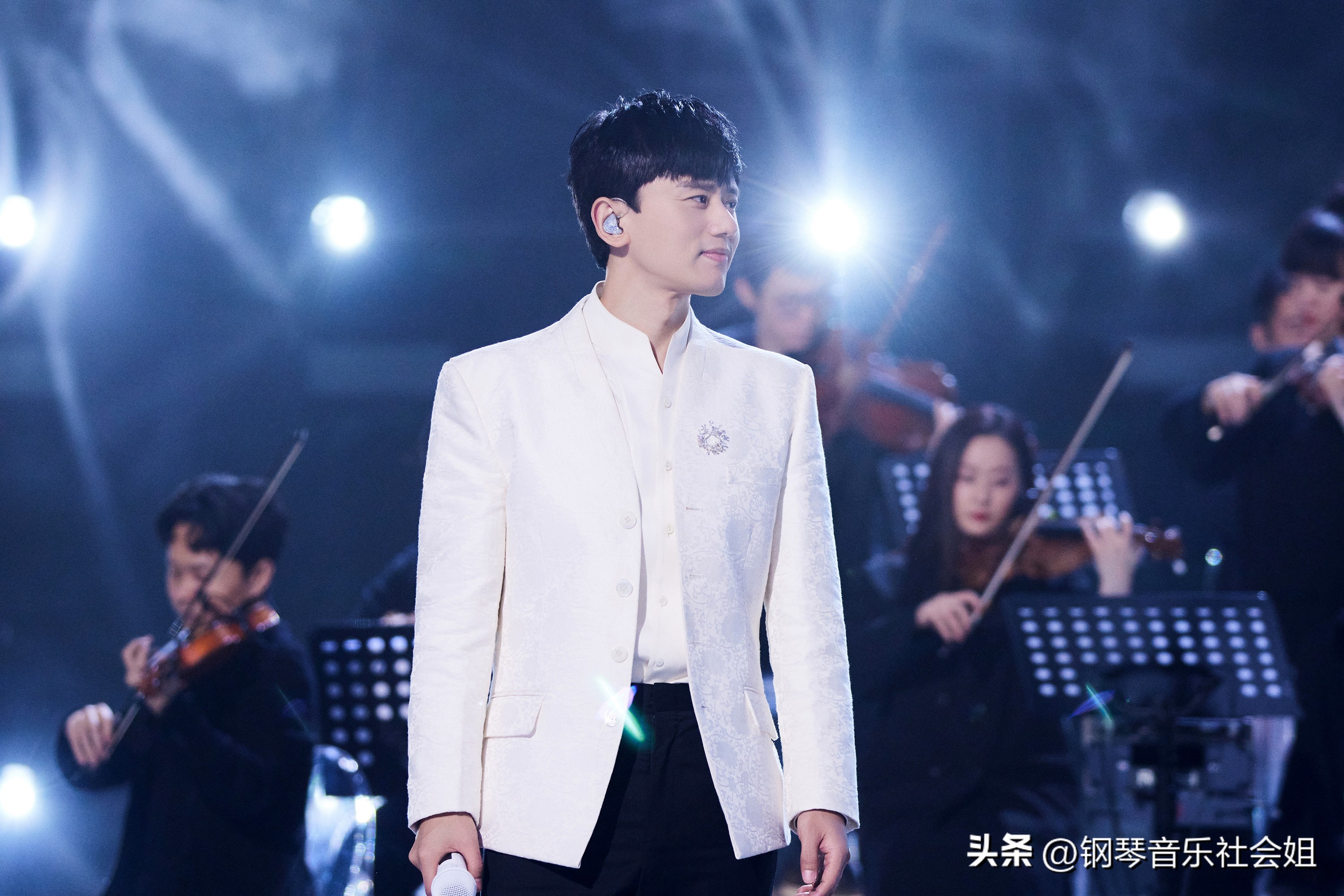 周杰伦薛之谦林俊杰邓紫棋粉丝量对比_华语乐坛歌手粉丝量排名_中国歌手人气排名张杰