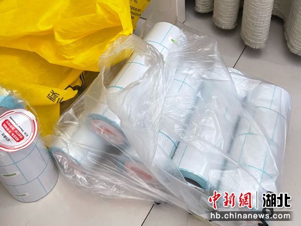 乱贴小广告影响市容市貌整治_襄阳市公安局襄东分局乱贴小广告治理_乱贴广告不去处理可以吗