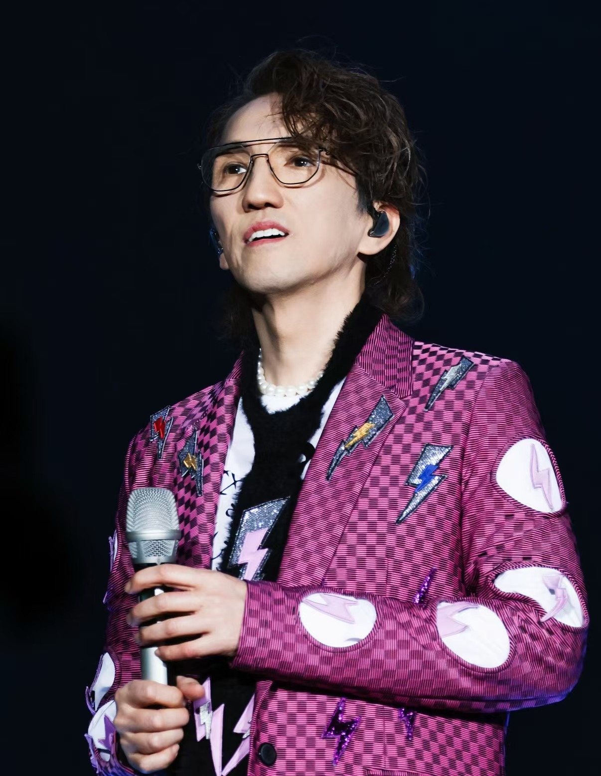 华语乐坛十大男歌手盘点_华语乐坛男歌手实力排名_中国歌手人气排名张杰