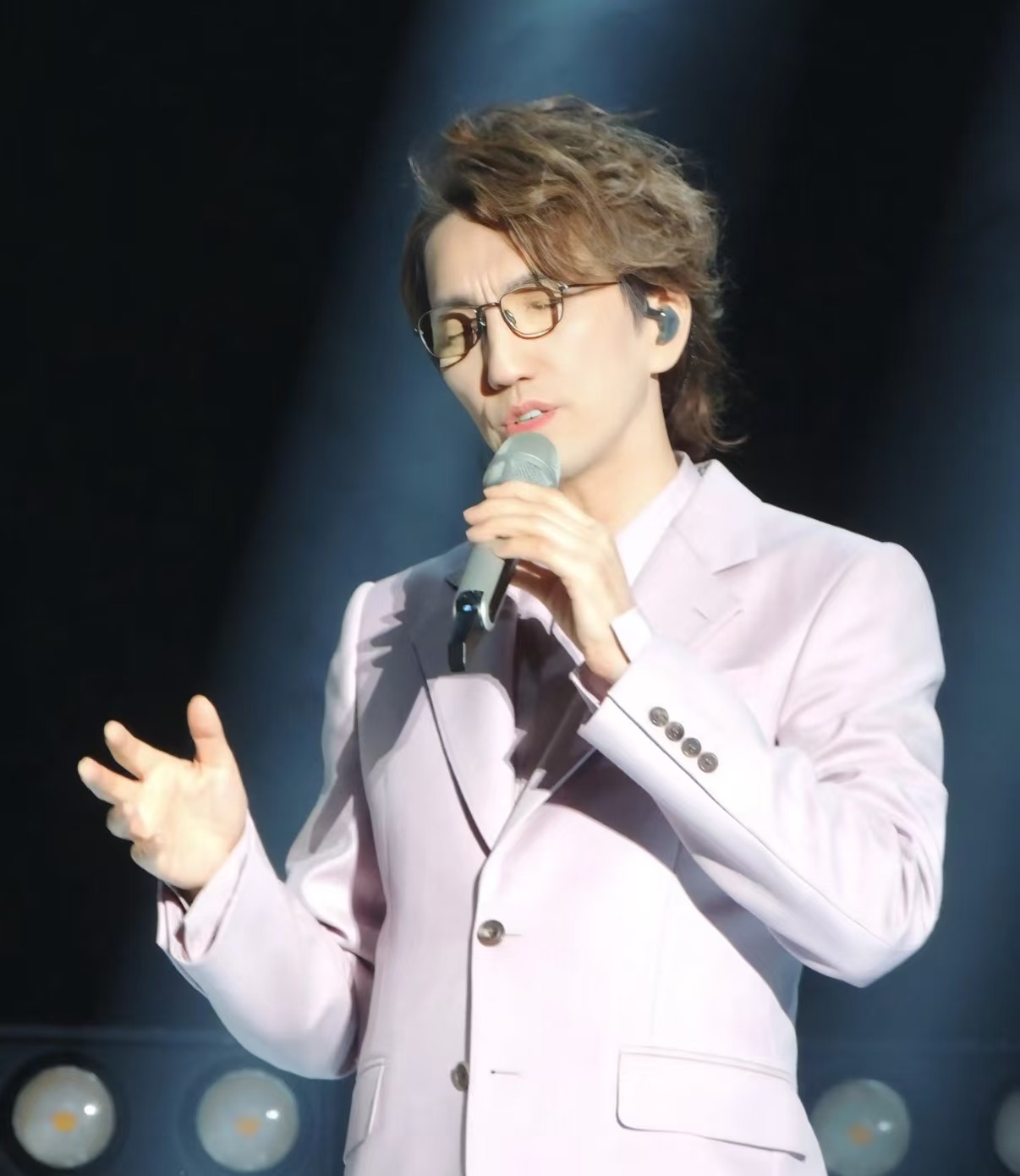 华语乐坛男歌手实力排名_华语乐坛十大男歌手盘点_中国歌手人气排名张杰