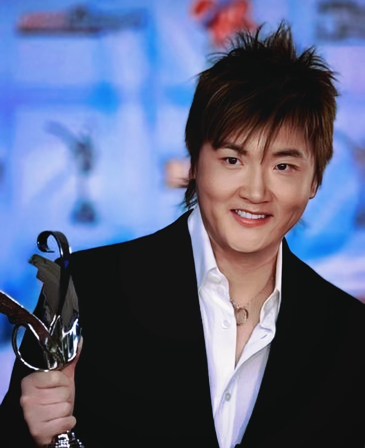 华语乐坛男歌手实力排名_中国歌手人气排名张杰_华语乐坛十大男歌手盘点