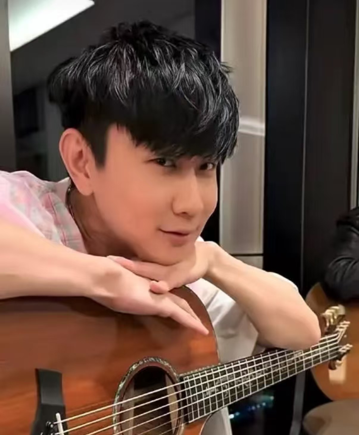 华语乐坛十大男歌手盘点_华语乐坛男歌手实力排名_中国歌手人气排名张杰