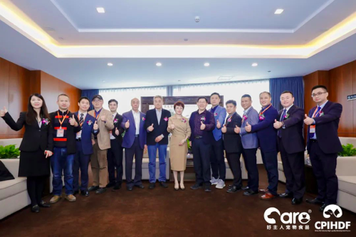 2020第二届中国宠物行业高质量发展论坛_中国最大的宠物网站_全新升级金装好主人猫粮