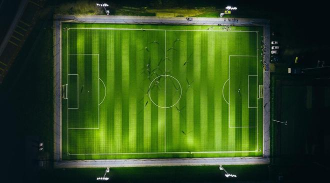 罚球点距离球门11米原因_点球距离球门12码有何科学依据_足球比赛11人规则