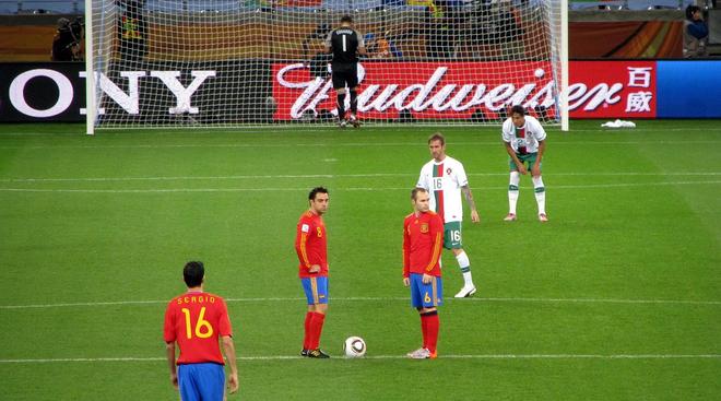 罚球点距离球门11米原因_点球距离球门12码有何科学依据_足球比赛11人规则